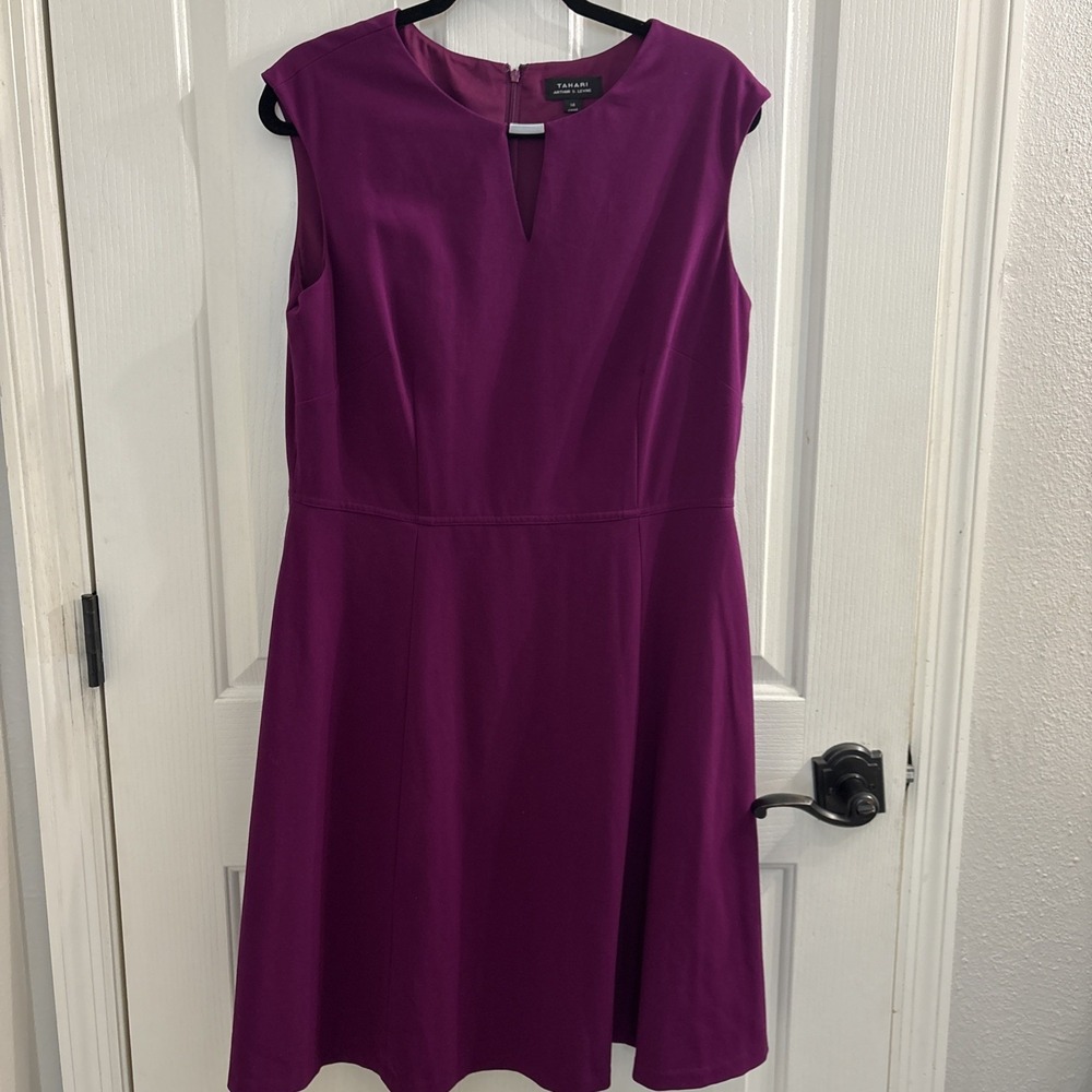 TAHARI Magenta Purple Dress Sz 14 Sleeveless Silver Accent Lined Stretch A-line